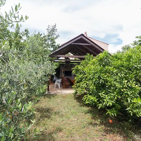 Gæstehus App Luka 1 - Garden For Children And Pets Poreč