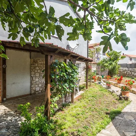 Pensión App Luka 1 - Garden For Children And Pets Poreč