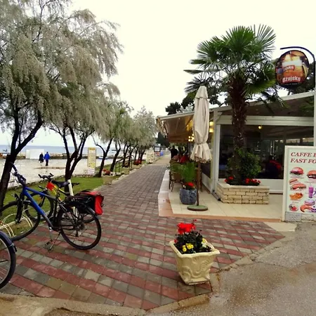 Gæstehus App Luka 1 - Garden For Children And Pets Poreč