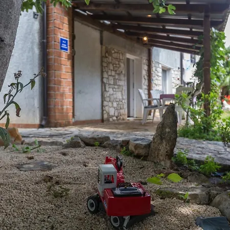 Gasthof App Luka 1 - Garden For Children And Pets