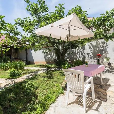 Gasthof App Luka 1 - Garden For Children And Pets Poreč